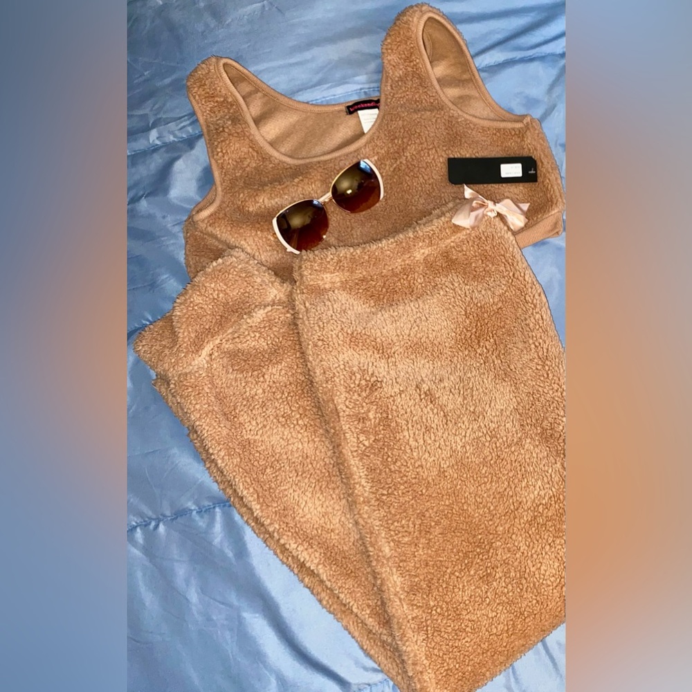 New! Sherpa Teddy Bear Lounge Set/Pajamas with Oversized Tahari Sunglasses - Picture 3 of 7